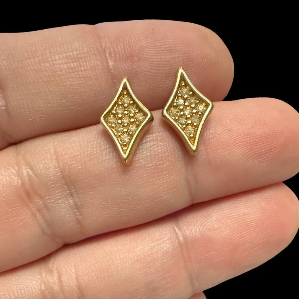 Vintage Signed Trifari Diamond Shaped Earrings Gold Tone Rhinestone Inlay